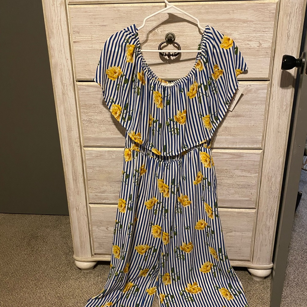 Floral off shoulder jumpsuit size large never worn with tags